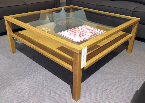 Couchtisch 9090 cm, mit Glasplatte, Eiche massiv Couchtisch 9090 cm, mit Glasplatte, Eiche massiv