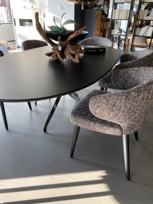 Esstisch Claydon Minotti | Designermöbel Regensburg