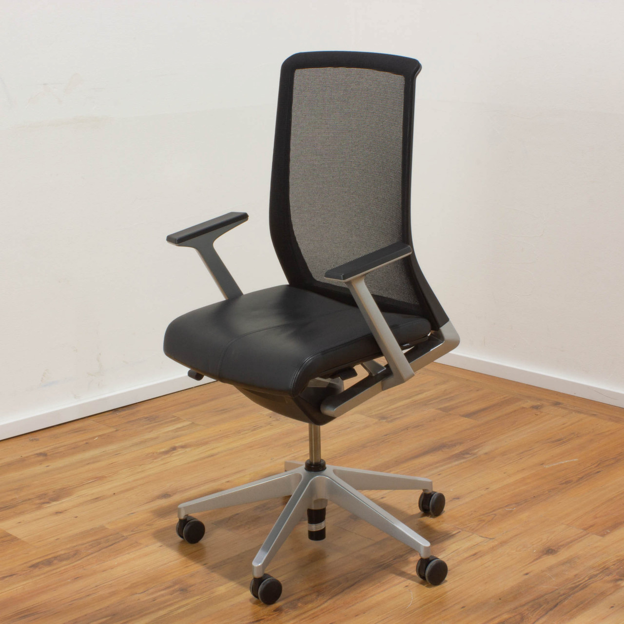 Haworth Comforto 62 Very Task Bürodrehstuhl - Sitz Leder schwarz