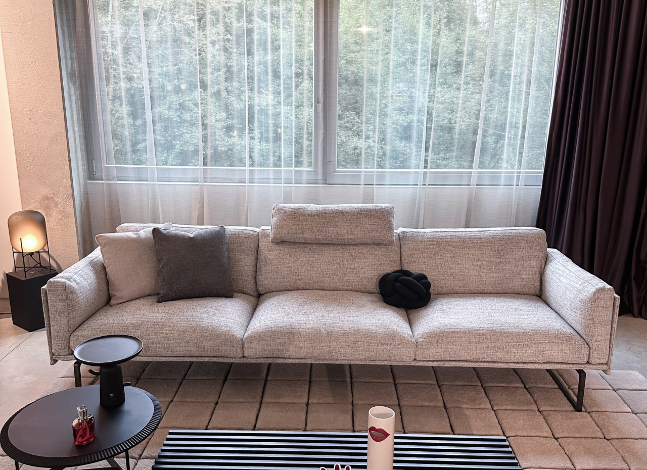 Cassina Sofa 8 – 3-Sitzer mit Kopfstütze, Stoff Grau