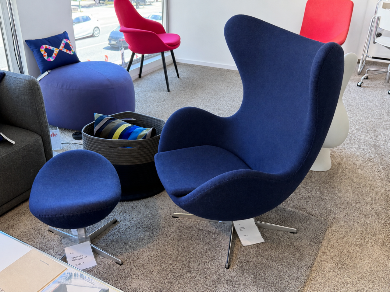 Fritz Hansen Egg Chair & Ottoman, Arne Jacobsen, Wolle Navy