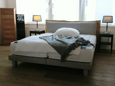 Bett Sonno-L mit Hockerbank | Designermöbel Neumarkt Bett Sonno-L mit Hockerbank | Designermöbel Neumarkt